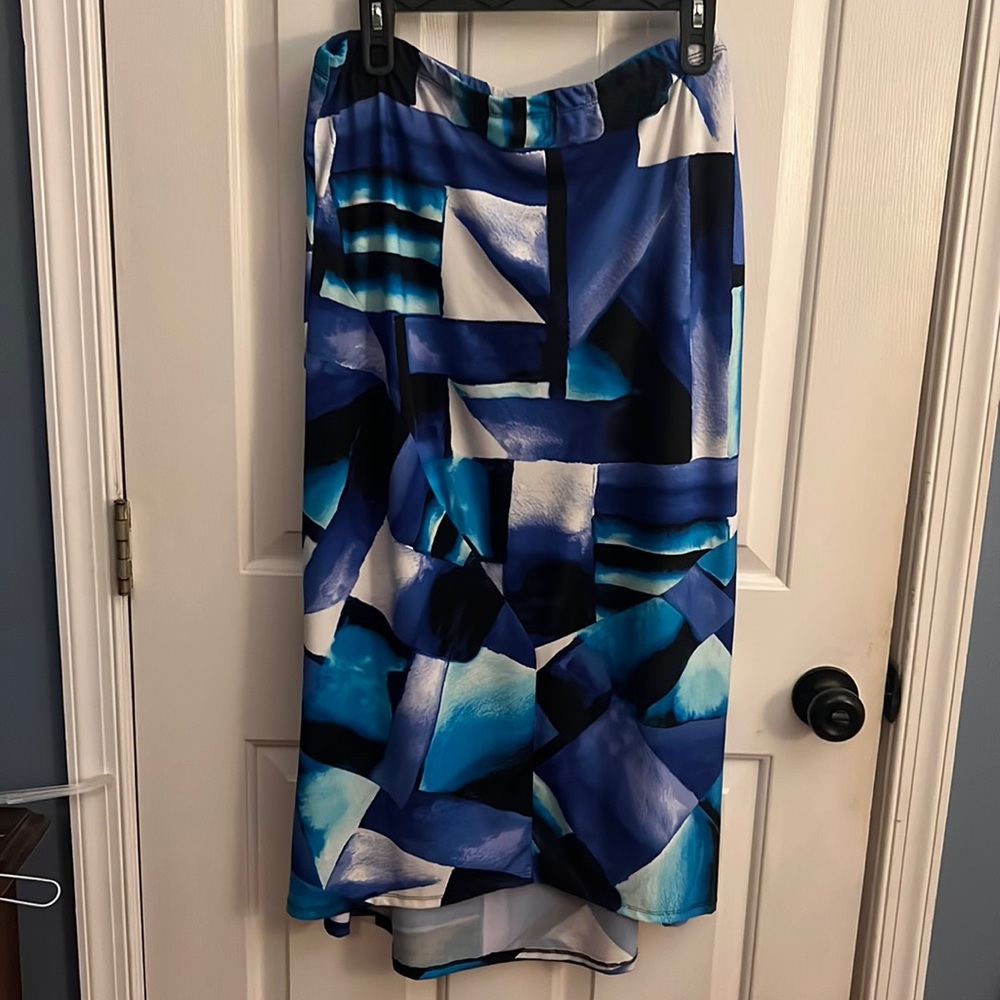 Kim Rogers large skirt